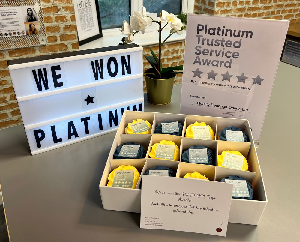 Cupcakes and certificate to celebrate winning the Feefo Platinum Trusted Award For 2022.